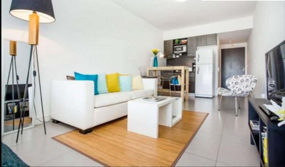 ba hollywood apartments