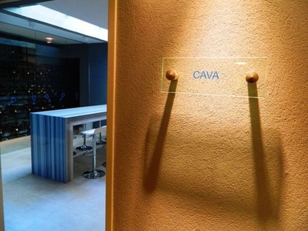 ba hollywood apartments