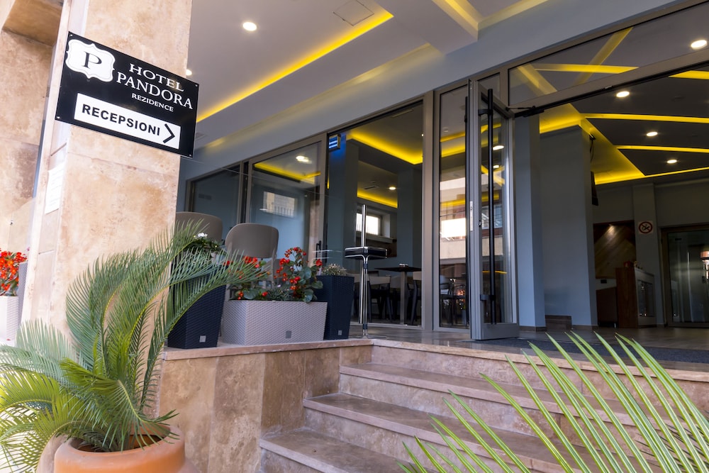 hotel pandora residence