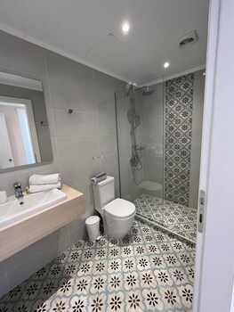 mear luxury apartments and studios