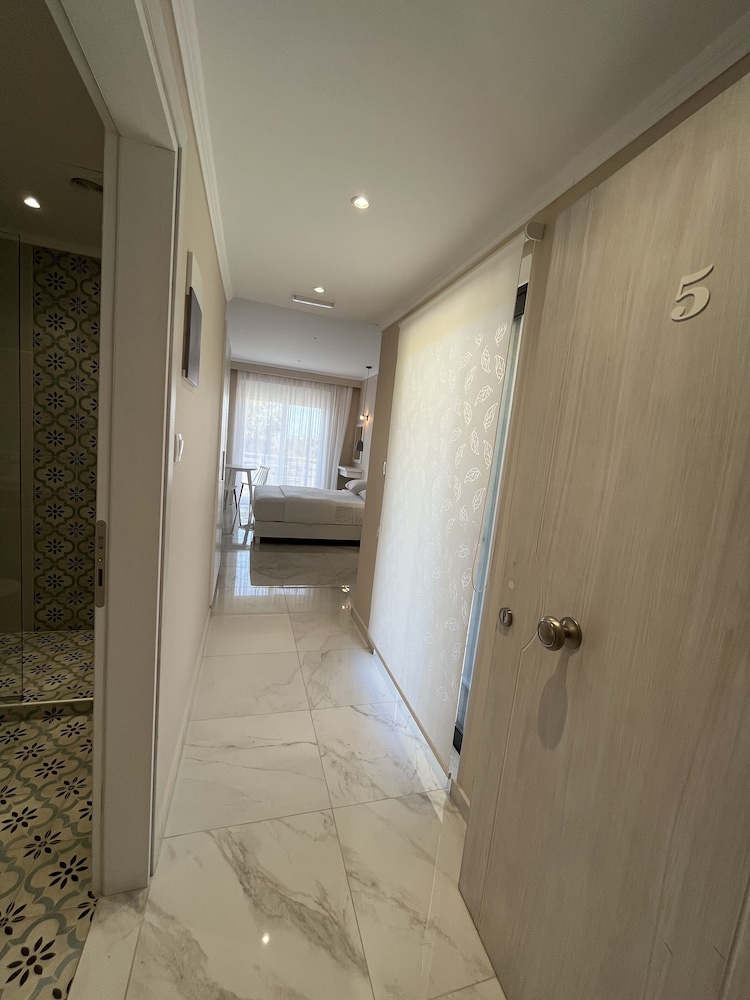 mear luxury apartments and studios