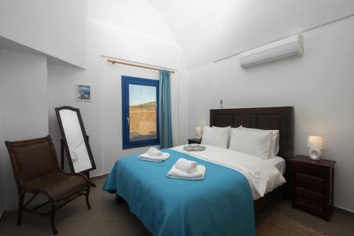 santorini traditional suites