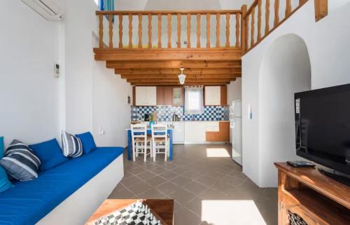 santorini traditional suites