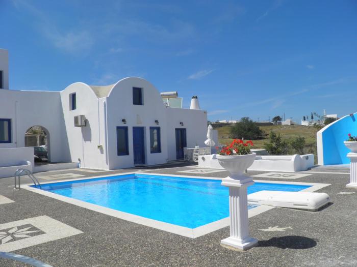 santorini traditional suites