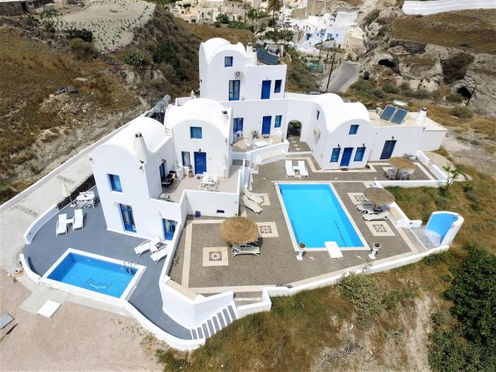 santorini traditional suites