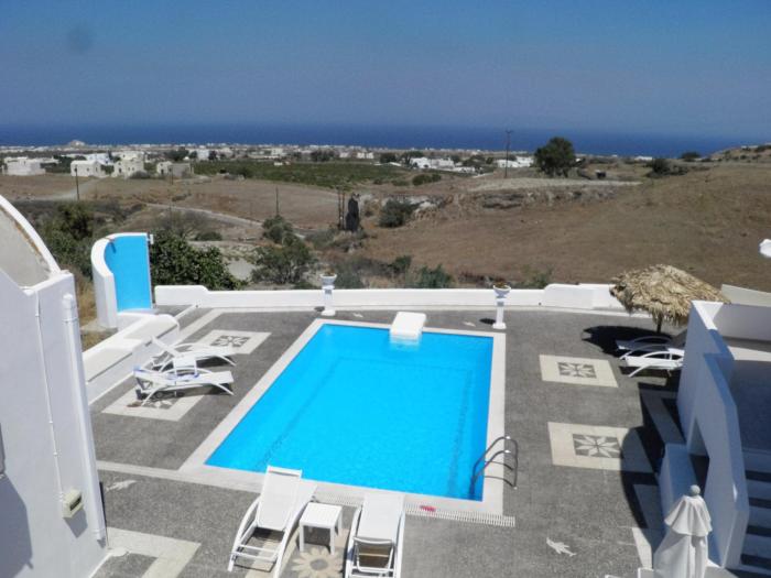 santorini traditional suites