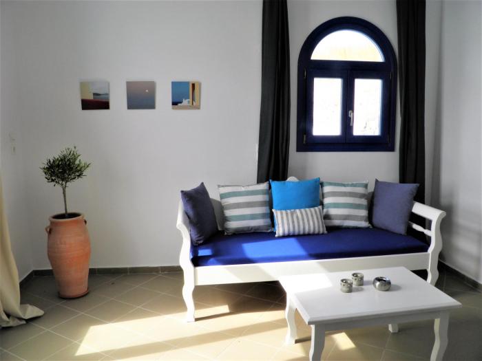 santorini traditional suites