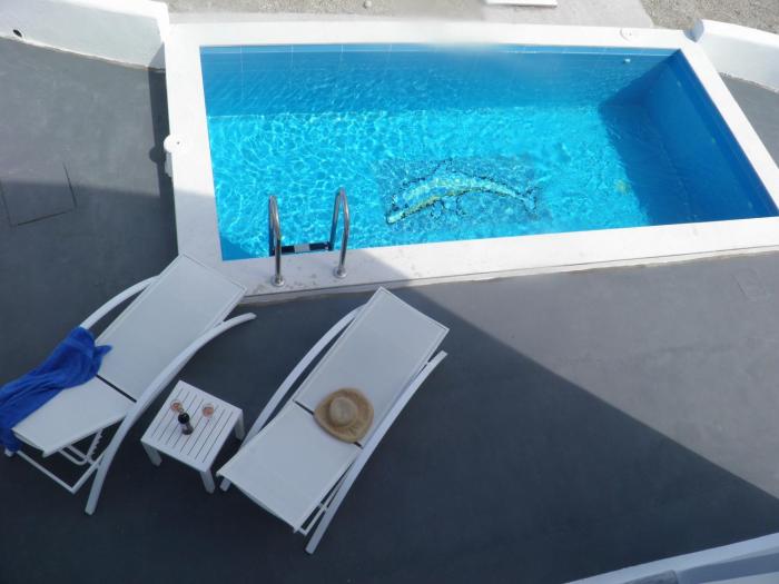 santorini traditional suites