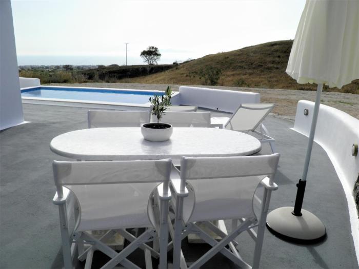 santorini traditional suites