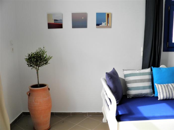santorini traditional suites