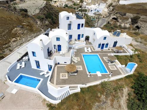 santorini traditional suites
