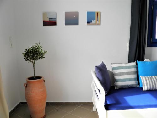 santorini traditional suites