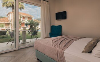 aeolos boutique resort and suites