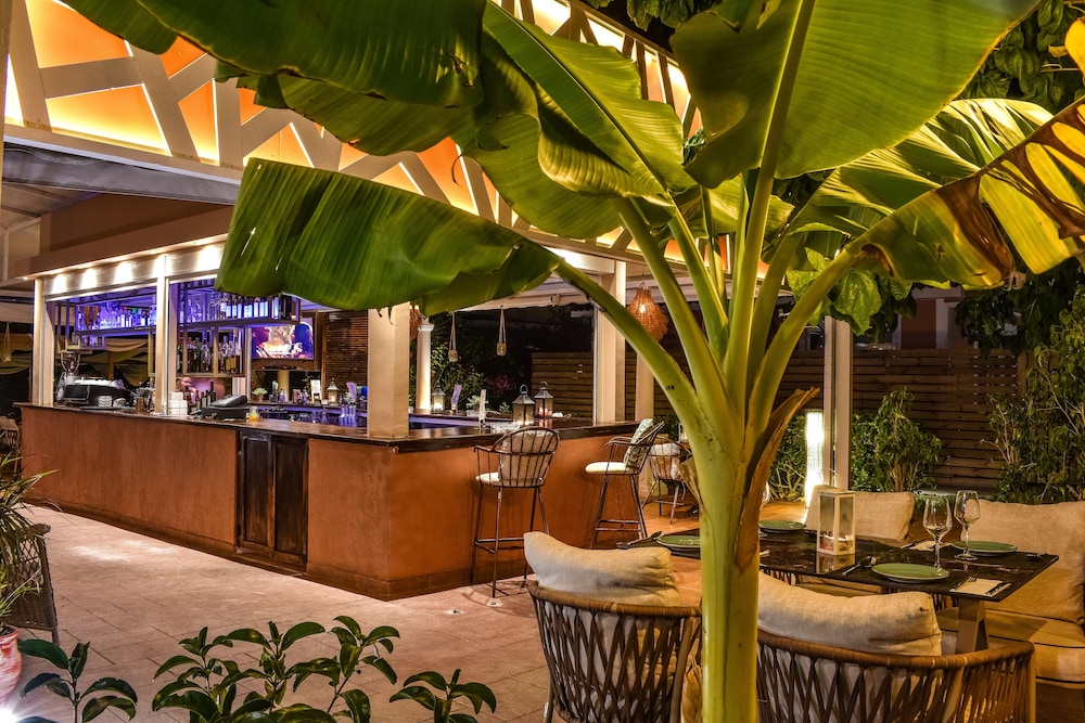 aeolos boutique resort and suites