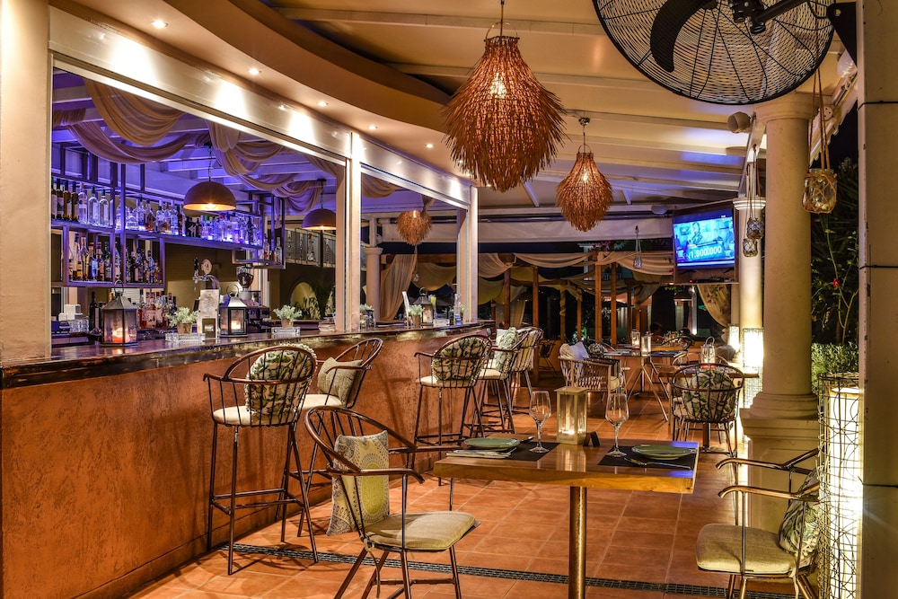 aeolos boutique resort and suites