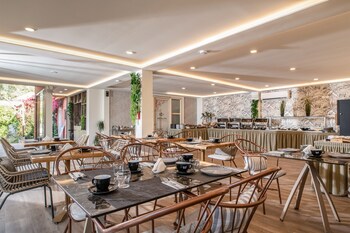 aeolos boutique resort and suites