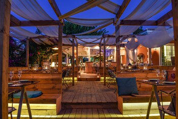aeolos boutique resort and suites