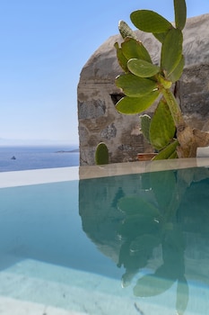 Wind Tales,Ermoupoli>>Ano Siros,2 star