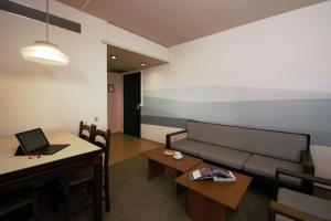 marina alimos hotel apartments