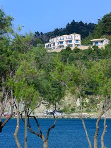 mantoudi limni agia anna