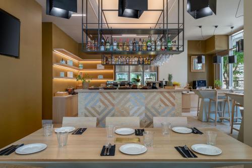 casual kubic athens hotel