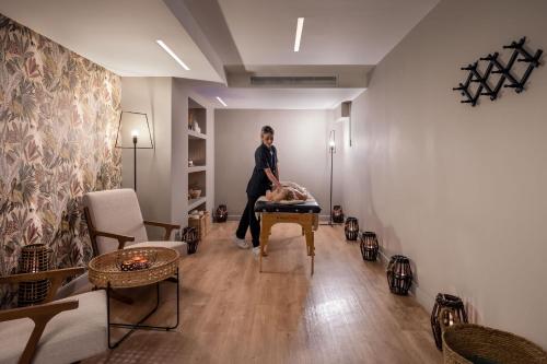 casual kubic athens hotel