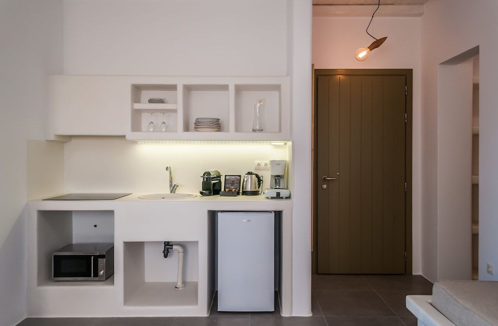 Vilos Suites,Apollonia>>Adamas,4 star