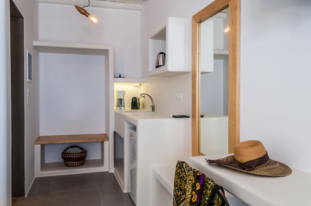 Vilos Suites,Apollonia>>Adamas,4 star