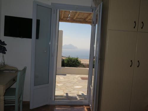 kaminaki amorgos studios and apartments