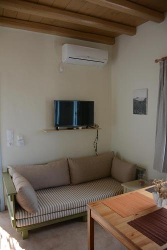 kaminaki amorgos studios and apartments