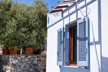 sarakinas residences