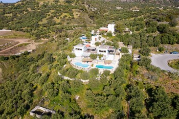 sarakinas residences