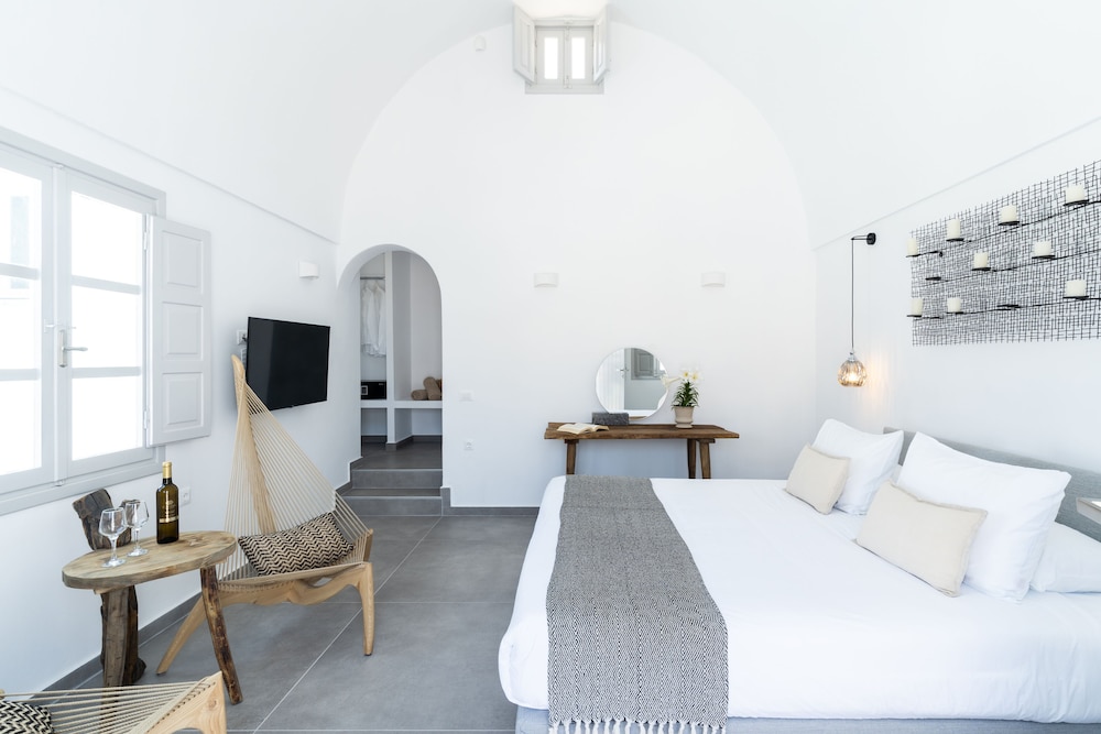 Elysian Santorini,Fira>>Finikia,3 star