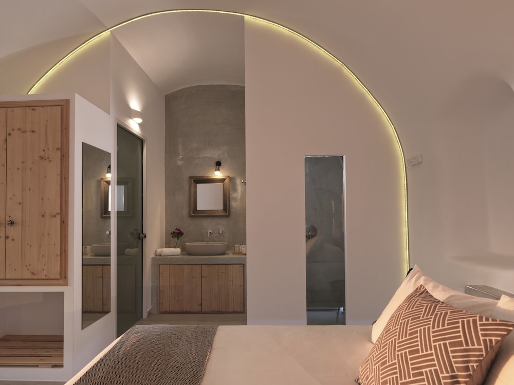 Elysian Santorini,Fira>>Finikia,3 star