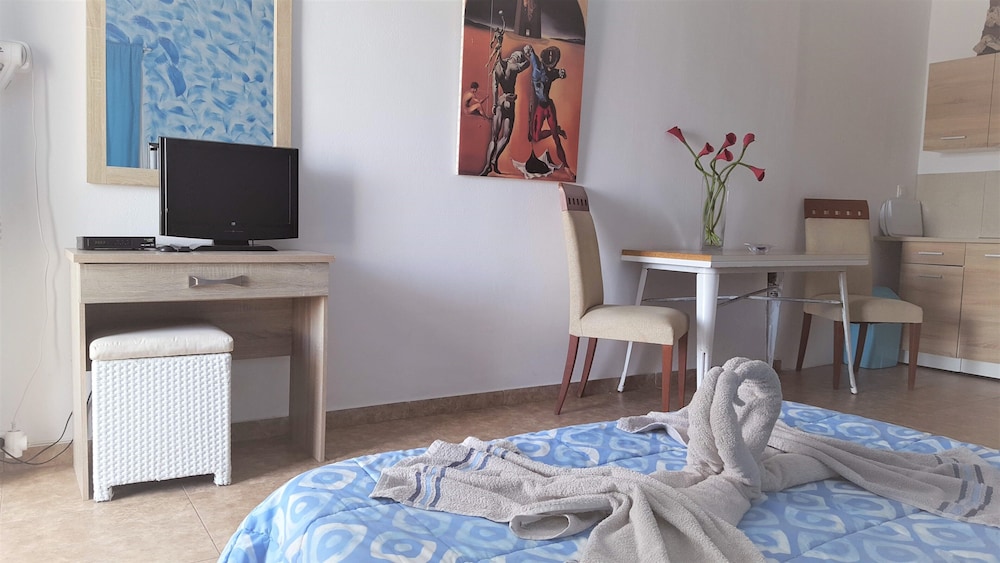 pleasure beachside studios