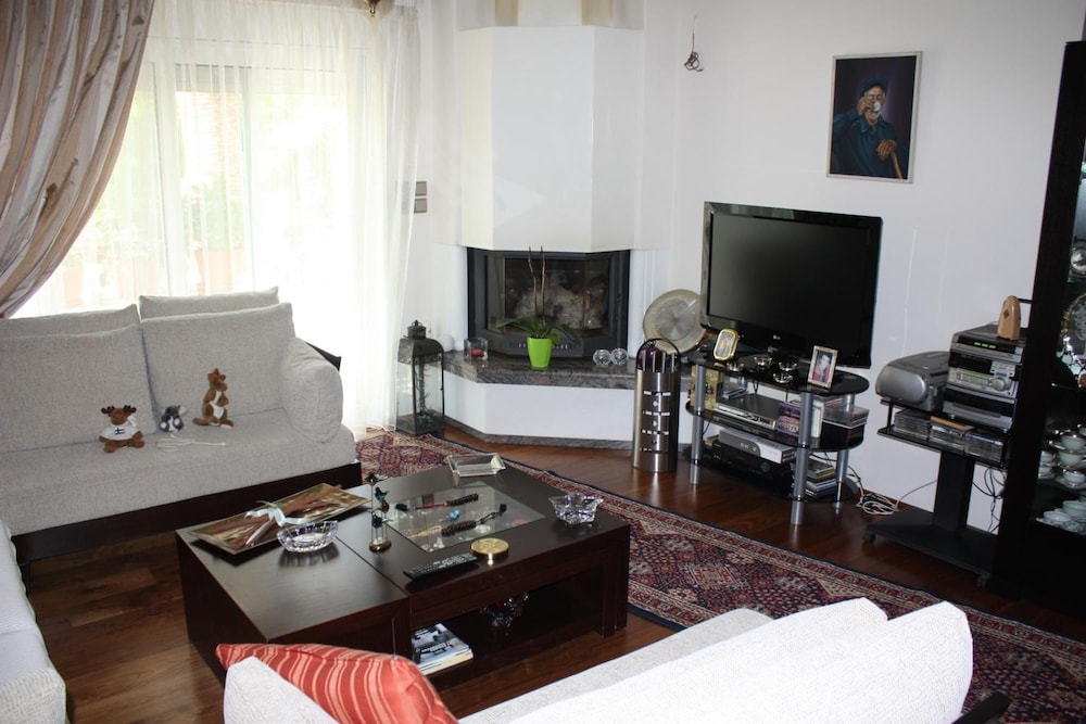 elliniko argyroupoli