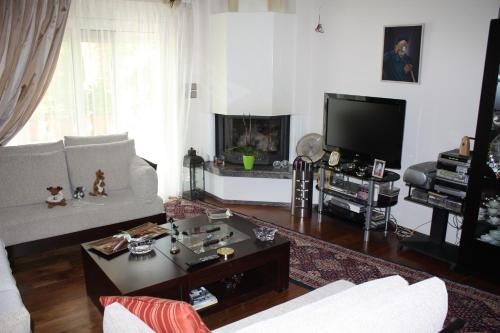 elliniko argyroupoli