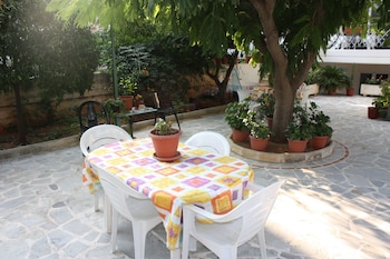 veggie garden athens bandb