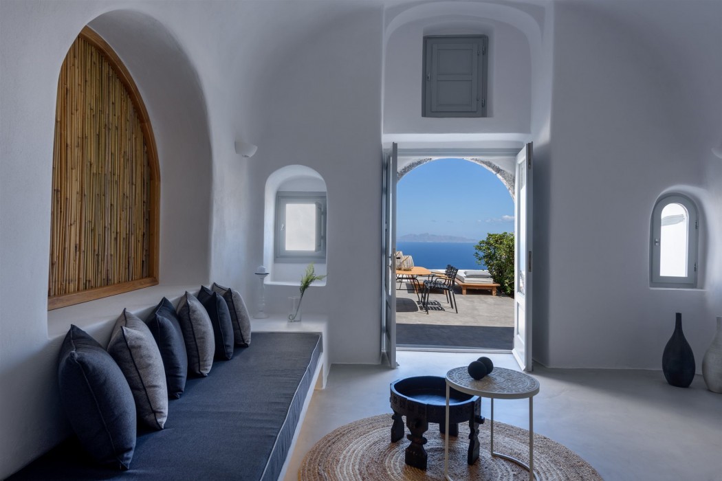 Senses Luxury Houses,Fira>>Exo Gonia,4 star