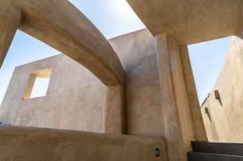 Senses Luxury Houses,Fira>>Exo Gonia,4 star