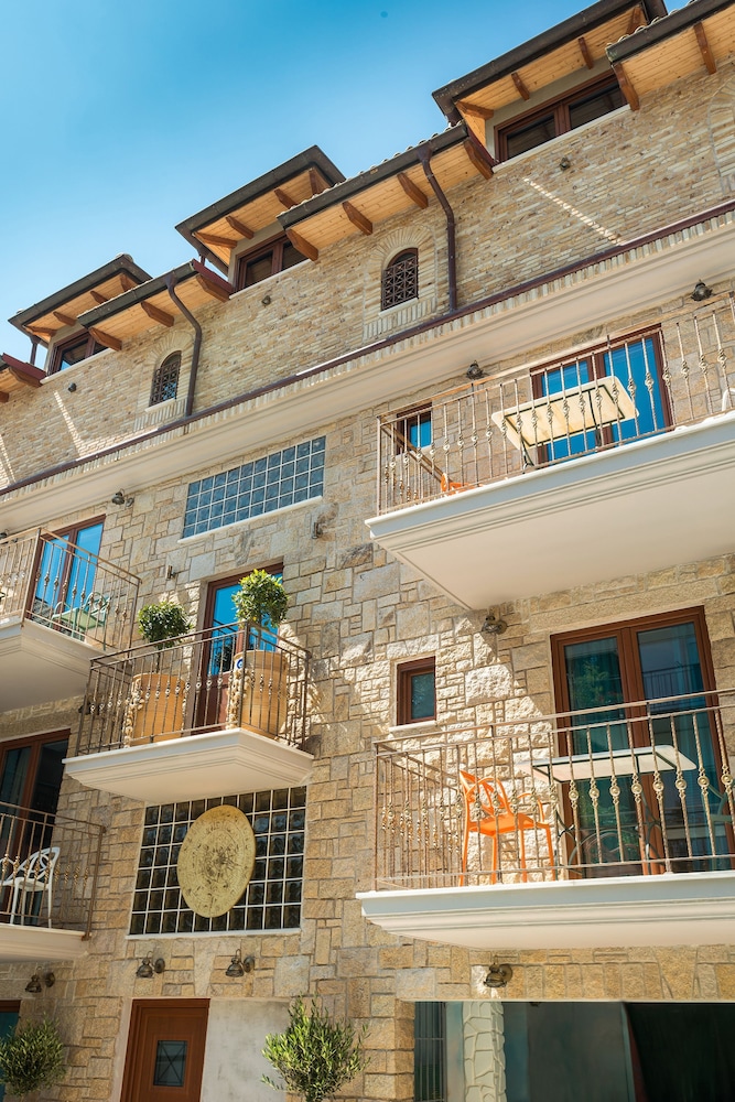 leda suites