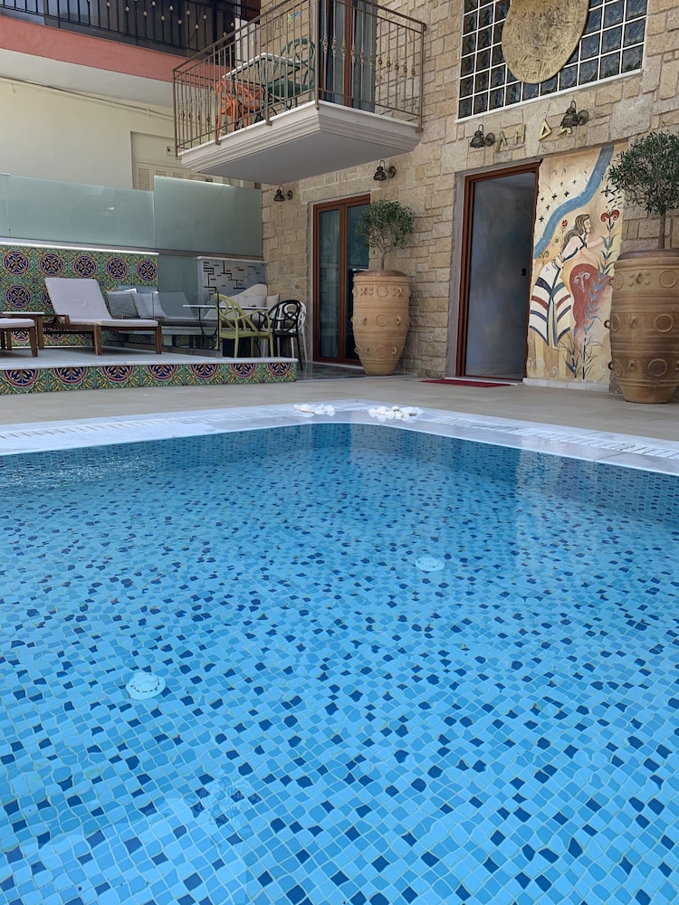 leda suites