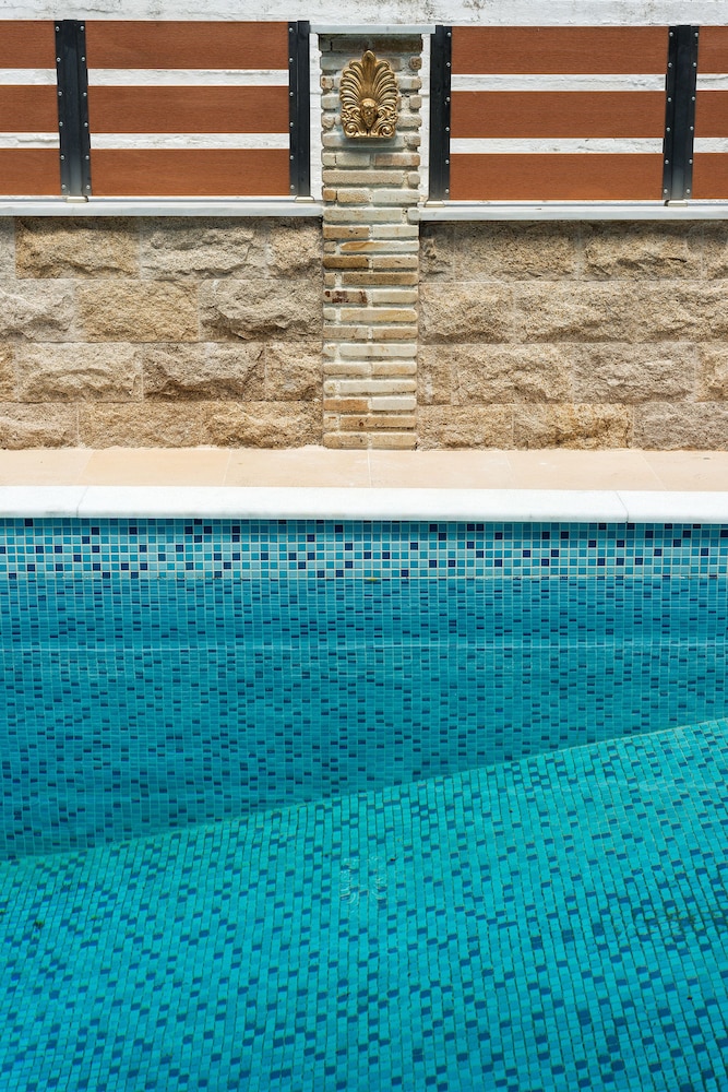 leda suites
