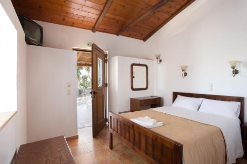 georgias houses melitzanakia