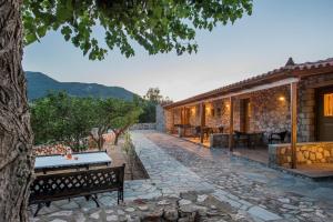 georgias houses melitzanakia