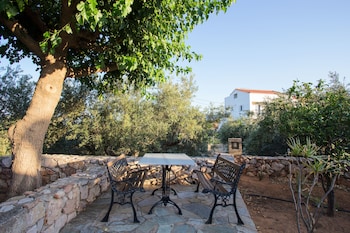 georgias houses melitzanakia