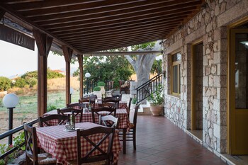 georgias houses melitzanakia