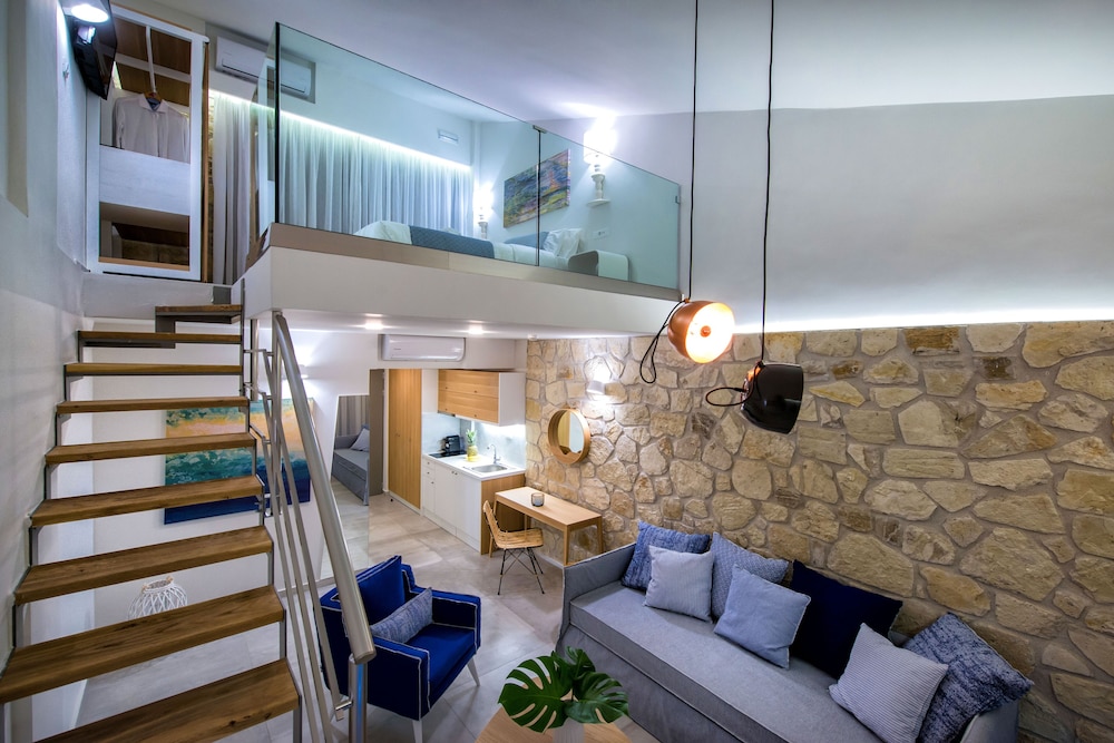 mary hotel and mary royal suites