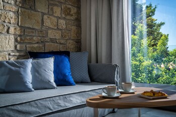 mary hotel and mary royal suites