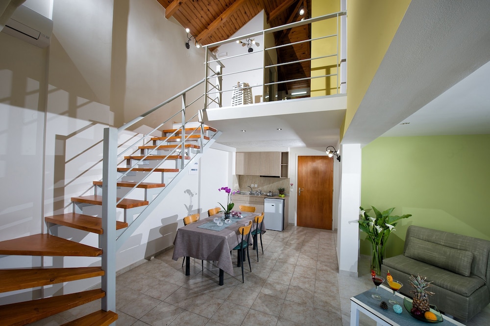 mary hotel and mary royal suites